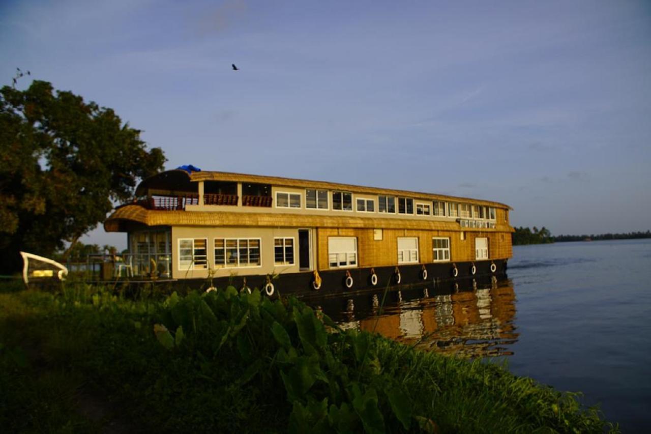 Indiavacationz Houseboats Hotel Alappuzha Exterior foto
