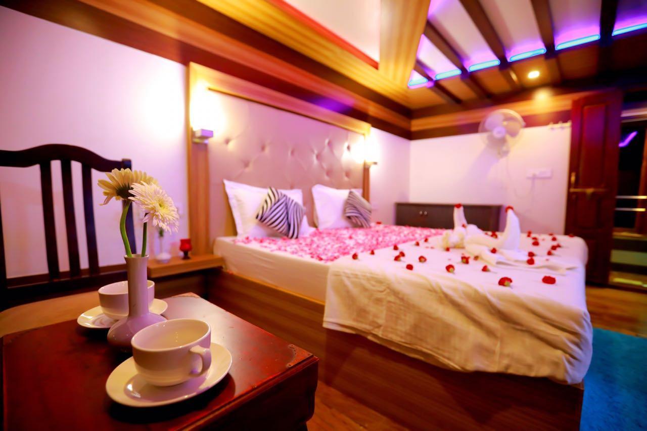 Indiavacationz Houseboats Hotel Alappuzha Exterior foto