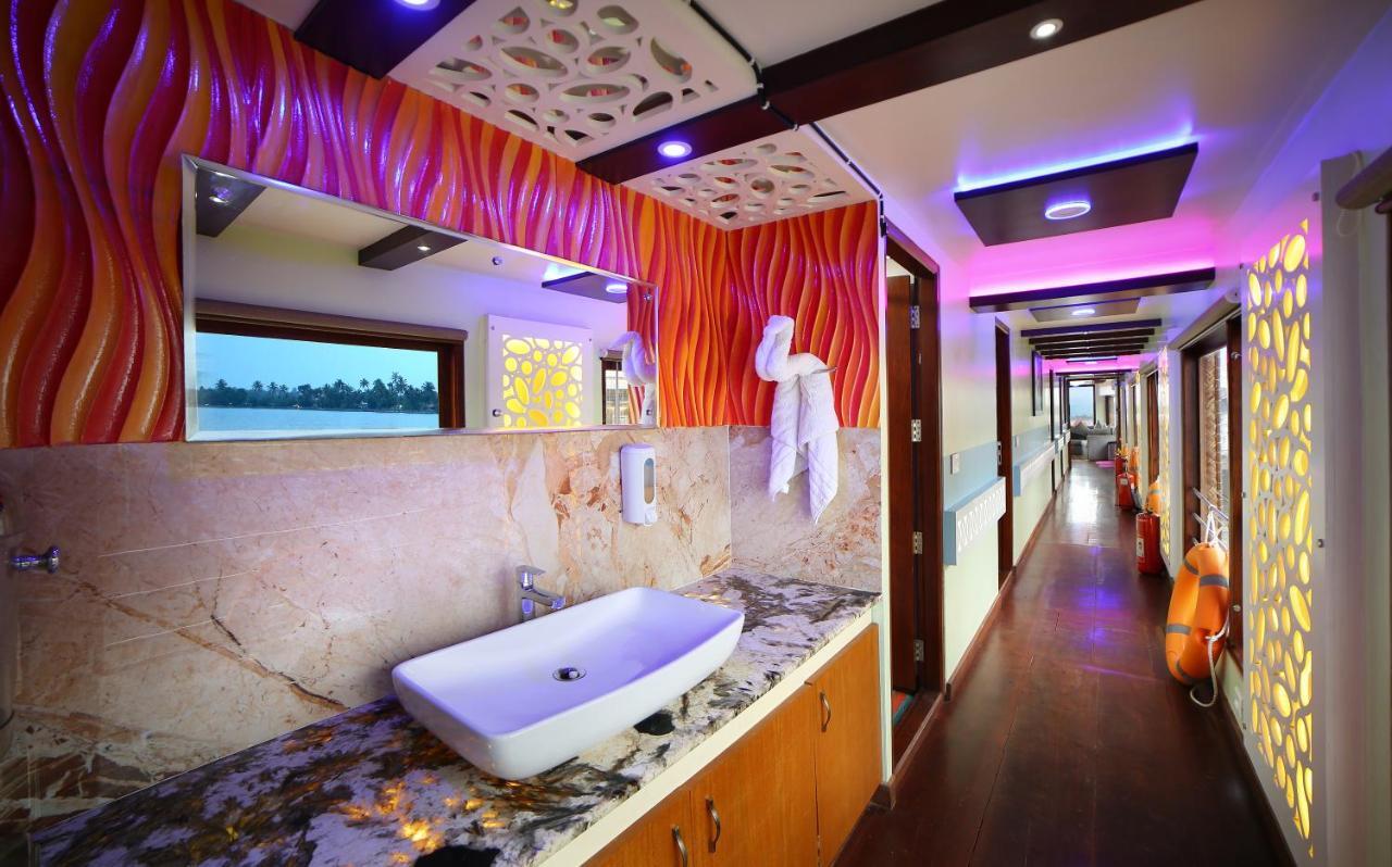 Indiavacationz Houseboats Hotel Alappuzha Exterior foto